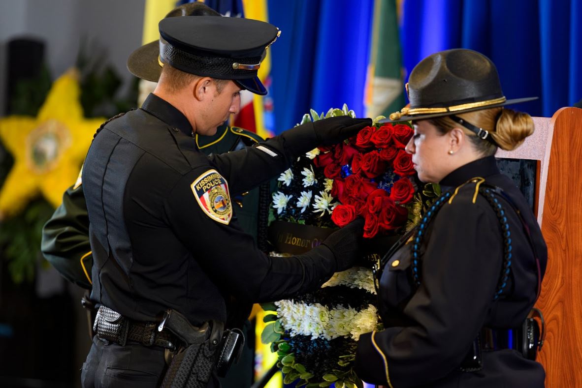 Ceremonia Conmemorativa de las Fuerzas del Orden - El Osceola Star